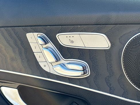 Used 2018 Mercedes-Benz GLC 300 w/ Premium Package image 34