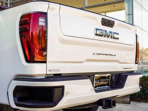 Used 2024 GMC Sierra 2500 Denali Ultimate AWD/4WD image 12