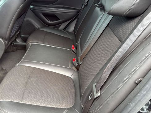 Used 2021 Buick Encore Preferred AWD/4WD image 25