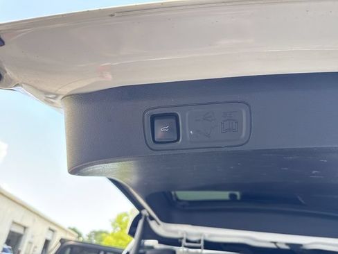 Used 2020 Ford Expedition XLT w/ Equipment Group 202A RWD image 13