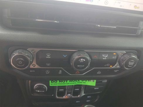 New 2025 Jeep Gladiator Sport image 19