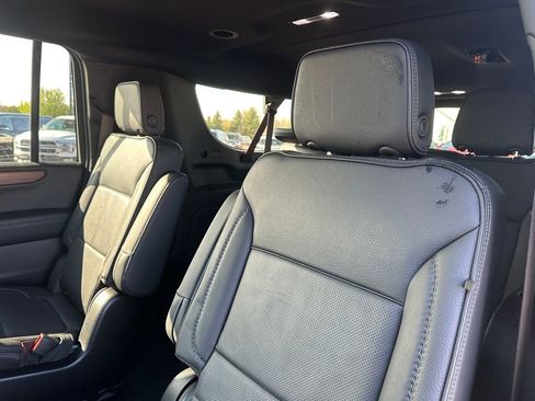 Used 2025 GMC Yukon XL Denali AWD/4WD image 23