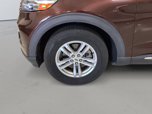 Used 2020 Ford Explorer XLT w/ Equipment Group 202A RWD image 9