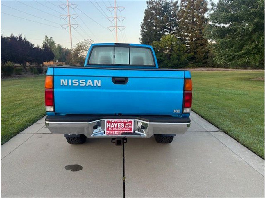 Used 1997 Nissan Pickup 4x4 King Cab image 4