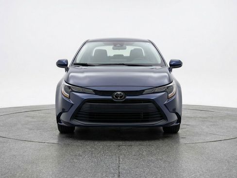 Used 2025 Toyota Corolla LE image 2