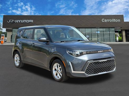 Used 2025 Kia Soul LX w/ LX Technology Package FWD image 3
