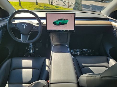 Used 2023 Tesla Model Y Long Range image 9