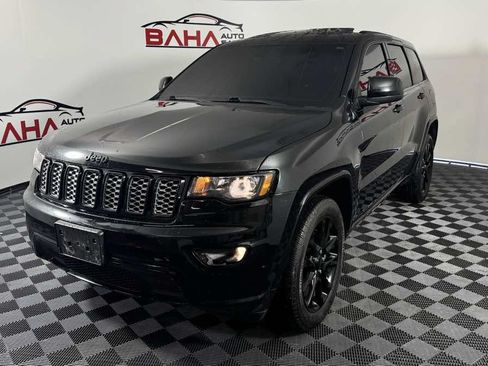 Used 2018 Jeep Grand Cherokee Altitude AWD/4WD image 3