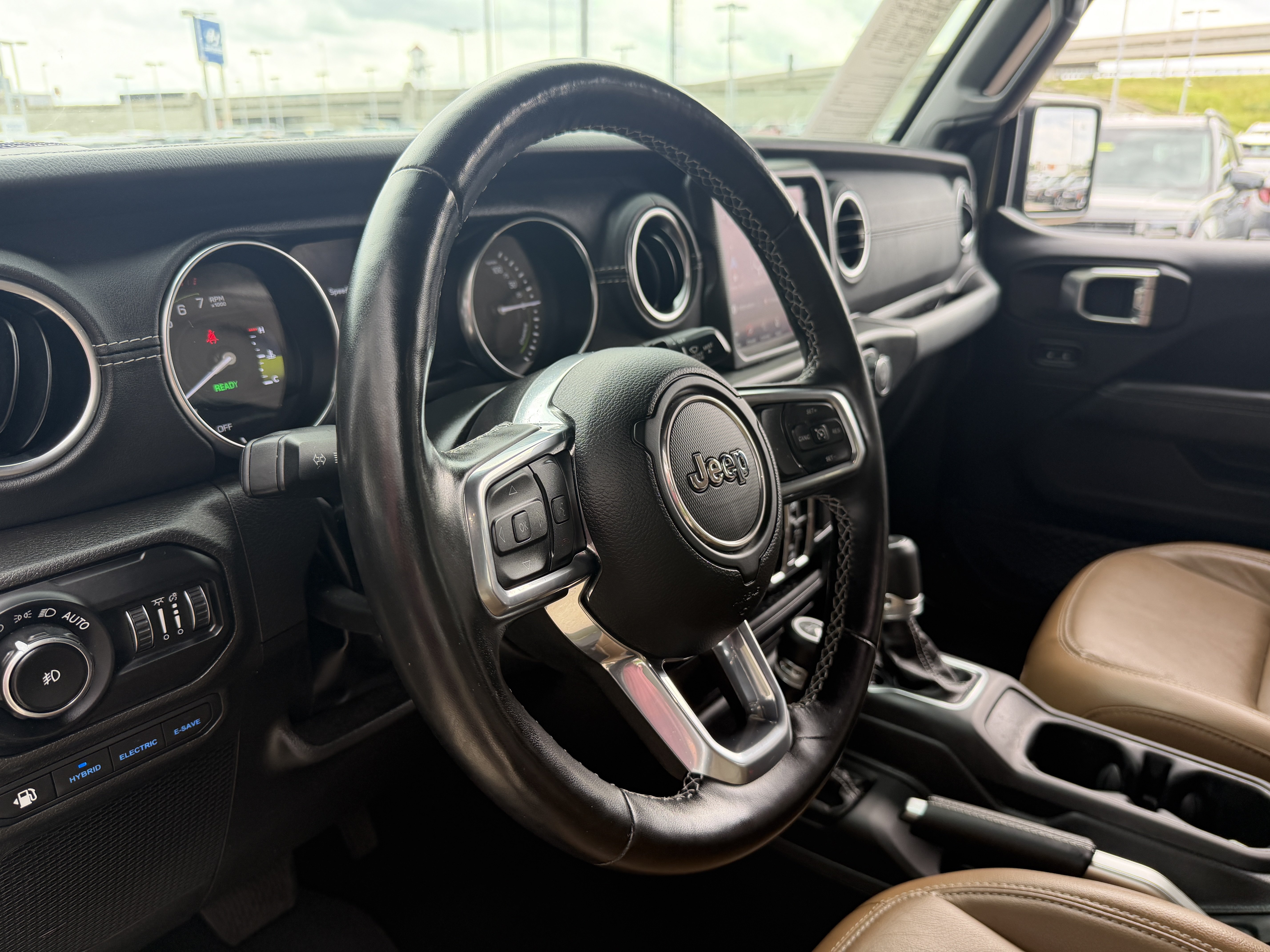 Used 2022 Jeep Wrangler Unlimited Sahara w/ Cold Weather Group AWD/4WD image 27