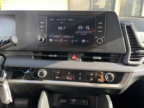 Used 2025 Kia Sportage LX FWD image 17