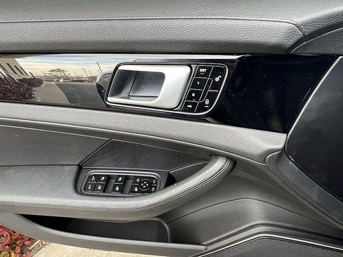 Used 2018 Porsche Panamera 4S image 22