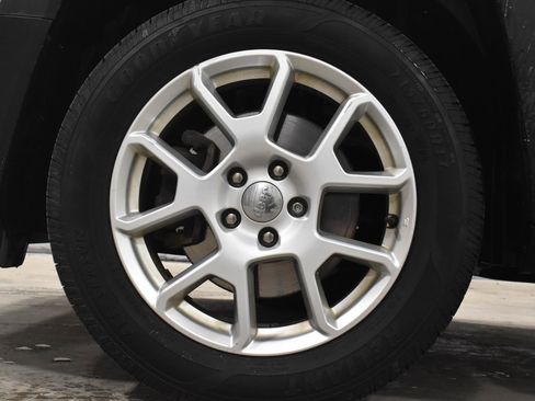 Used 2021 Jeep Renegade Limited image 33