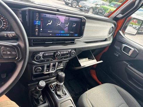 Certified 2025 Jeep Wrangler Sport AWD/4WD image 25