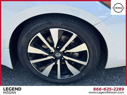 Certified 2023 Nissan Sentra SV w/ SV Premium Package FWD image 9
