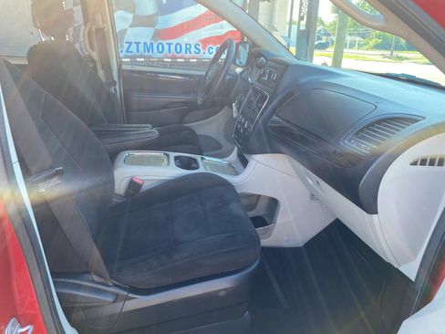 Used 2012 Dodge Grand Caravan SXT FWD image 17