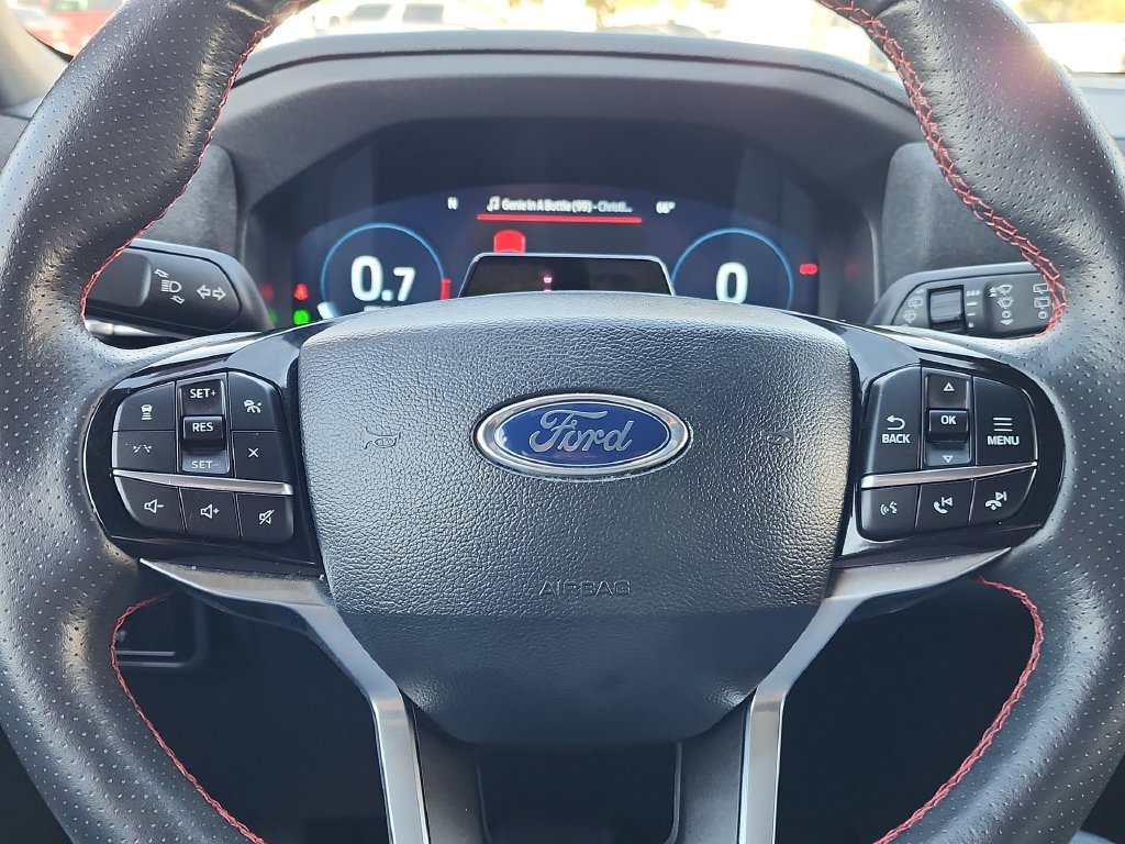 Used 2025 Ford Explorer ST-Line w/ ST-Line Street Pack AWD/4WD image 14
