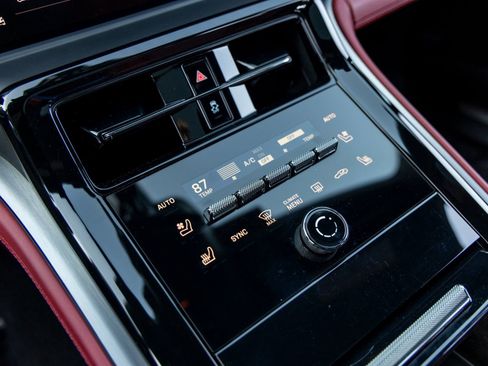 Certified 2024 Porsche Panamera image 38