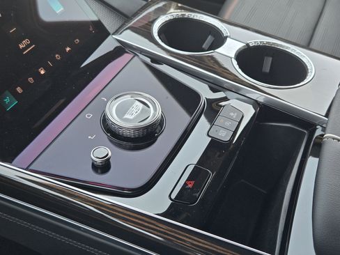 New 2025 Cadillac Escalade Premium Luxury image 15