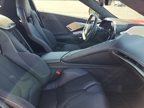 Used 2025 Chevrolet Corvette 3LT 2dr Stingray Conv w/ Z51 Performance Package image 7