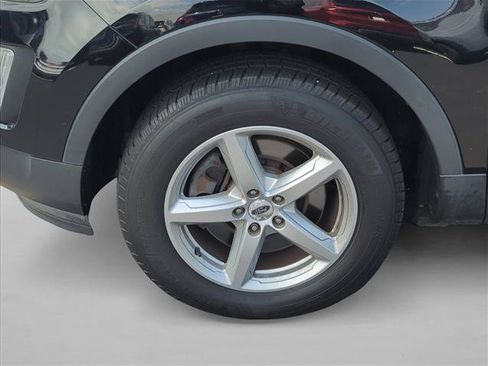 Used 2016 Ford Explorer XLT w/ Equipment Group 202A AWD/4WD image 28