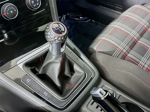 Used 2018 Volkswagen Golf 4-Door image 16