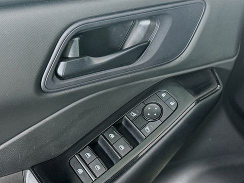 Used 2024 Nissan Rogue S FWD image 15