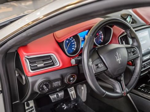 Used 2018 Maserati Ghibli image 27