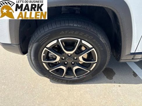 Used 2025 Jeep Compass Trailhawk AWD/4WD image 7