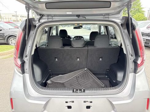 Used 2024 Kia Soul LX w/ Option Group 015 FWD image 12