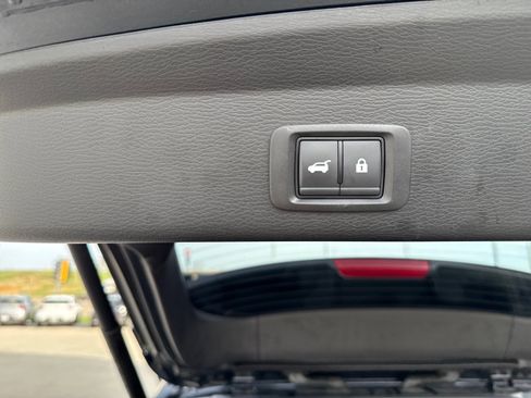 Used 2025 Mitsubishi Outlander SE image 9