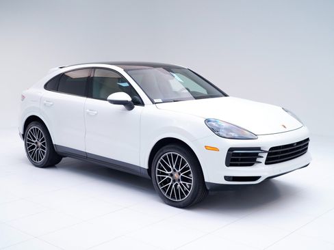 Used 2023 Porsche Cayenne Platinum Edition image 7