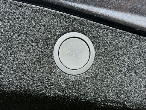 Used 2024 Tesla Model 3 image 29