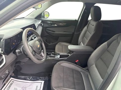 Used 2025 Chevrolet TrailBlazer LT FWD image 12