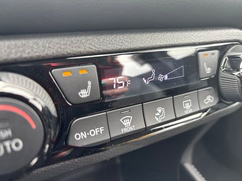 Used 2024 Nissan Kicks SR w/ SR Premium Package FWD image 27
