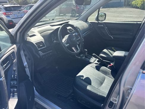 Used 2018 Subaru Forester 2.5i Touring AWD/4WD image 11