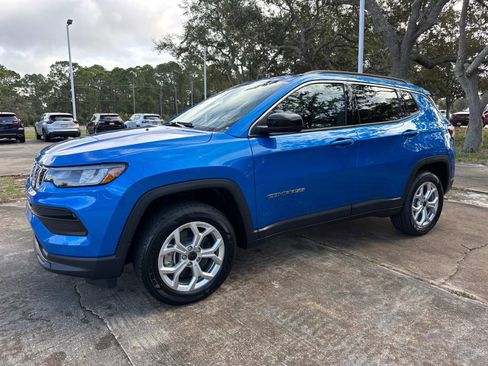 New 2026 Jeep Compass Latitude w/ Driver Assistance Group AWD/4WD image 7