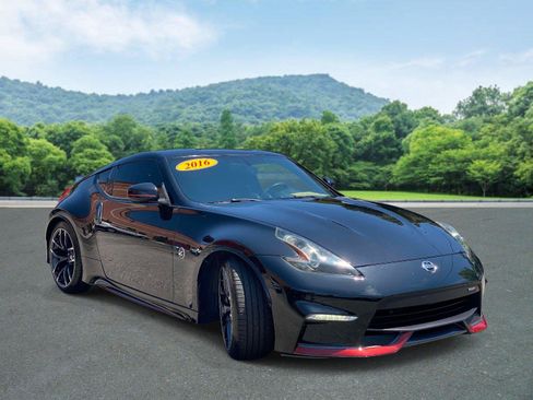 Used 2016 Nissan 370Z NISMO RWD image 24