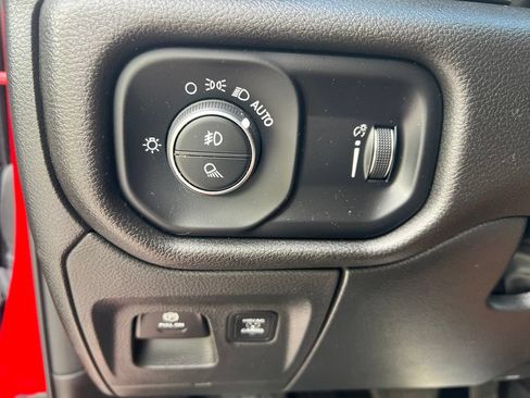 Used 2025 RAM 1500 Warlock AWD/4WD image 27