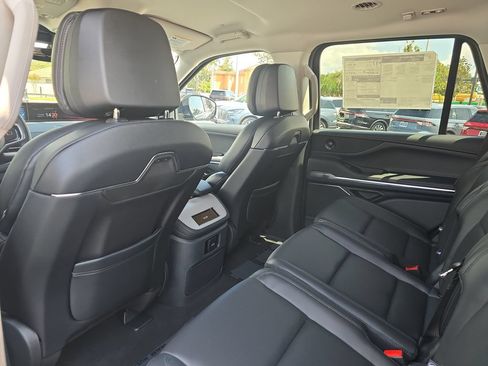New 2026 Lincoln Navigator Premiere AWD/4WD image 11