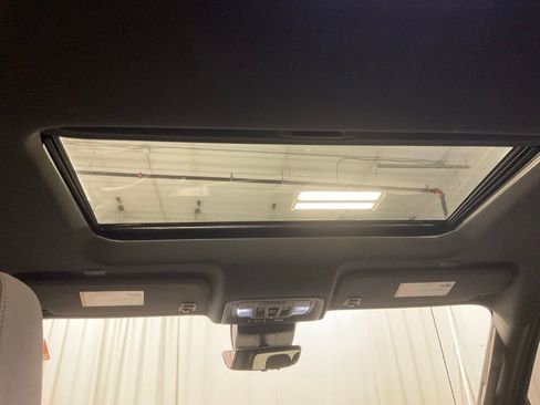 Used 2024 Chevrolet Silverado 2500 ZR2 w/ Technology Package image 33