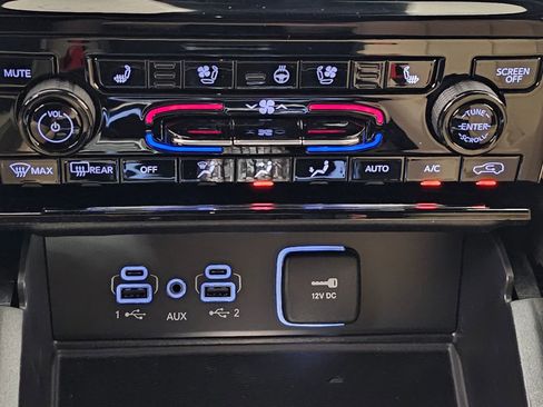 New 2025 Jeep Grand Cherokee Limited w/ Luxury Tech Group II image 34