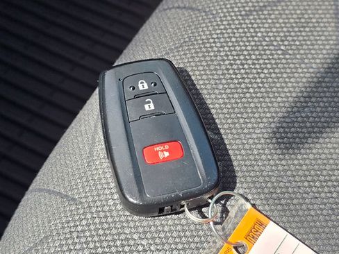 Used 2021 Toyota RAV4 XLE w/ XLE Grade Weather Package AWD/4WD image 34