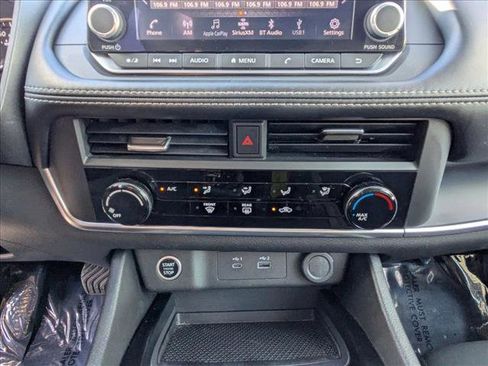 Used 2023 Nissan Rogue S image 16