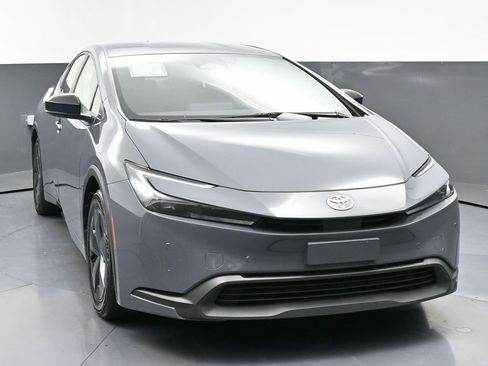 Used 2024 Toyota Prius LE image 4