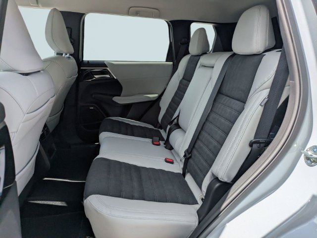 New 2026 Mitsubishi Outlander SE FWD image 15