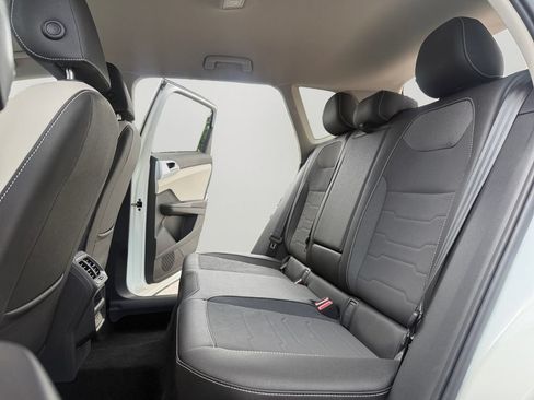 Used 2025 Volkswagen Taos SE AWD/4WD image 23