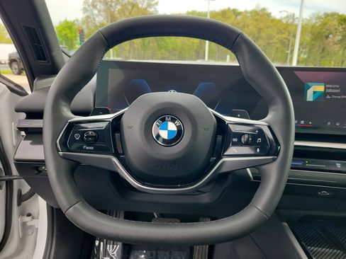 Used 2024 BMW 530i xDrive AWD/4WD image 22