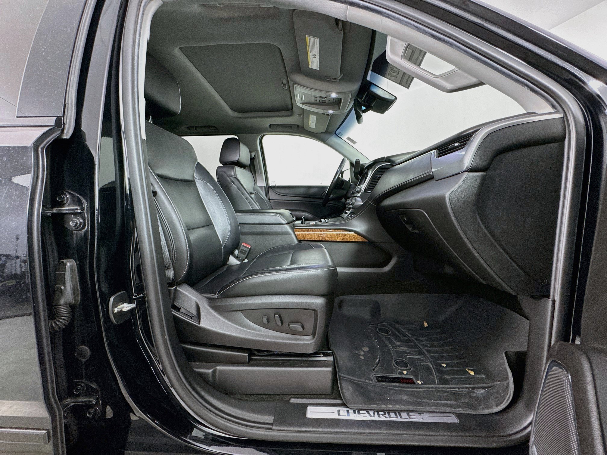 Used 2018 Chevrolet Suburban Premier w/ RST Edition AWD/4WD image 31