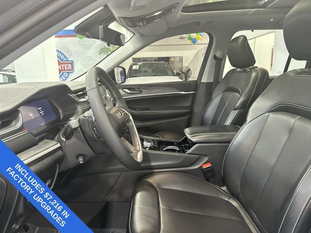 Used 2023 Jeep Grand Cherokee Limited w/ Luxury Tech Group II AWD/4WD image 23