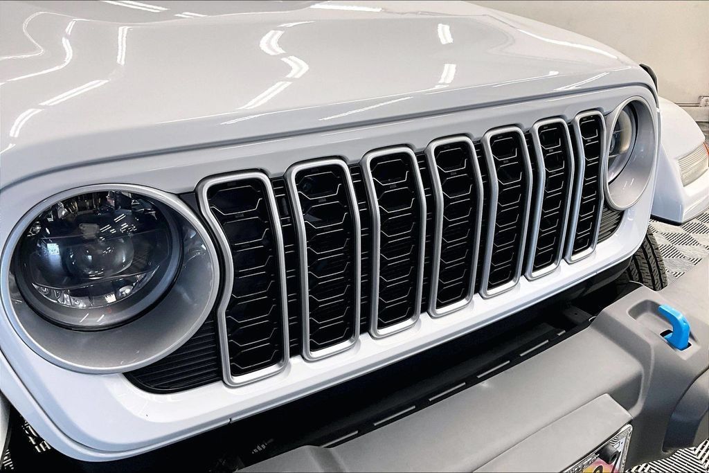 Used 2024 Jeep Wrangler Unlimited Sahara AWD/4WD image 29